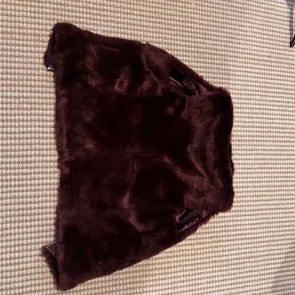 J Crew Faux Fur Vest Burgundy Red Sleeveless Full Zip Collar Medium M - Picture 4 of 5